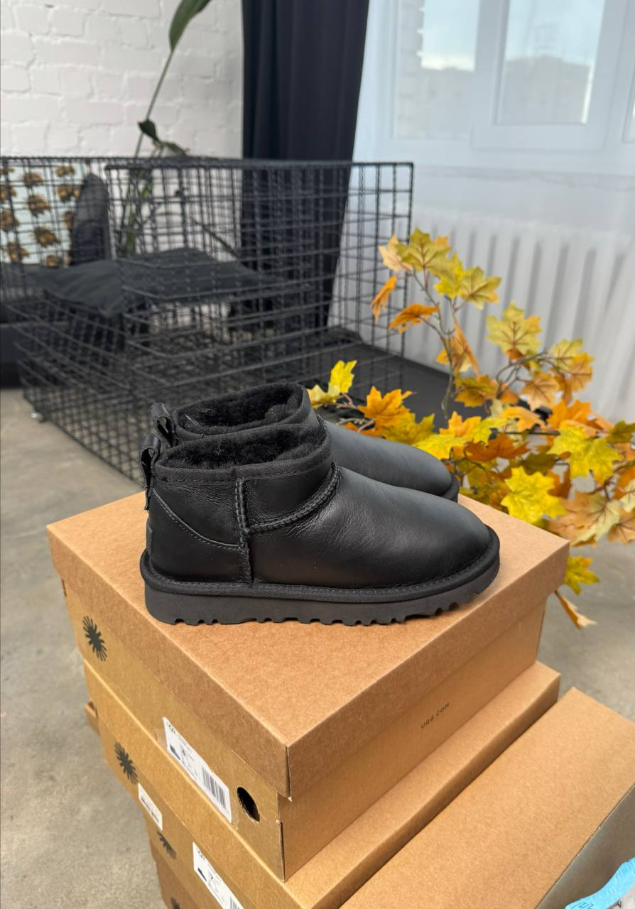 Ugg Ultra Mini leather Black