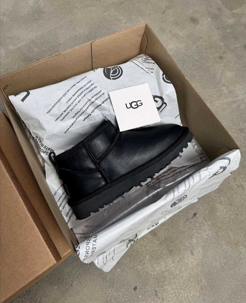 Ugg Ultra Mini leather Black
