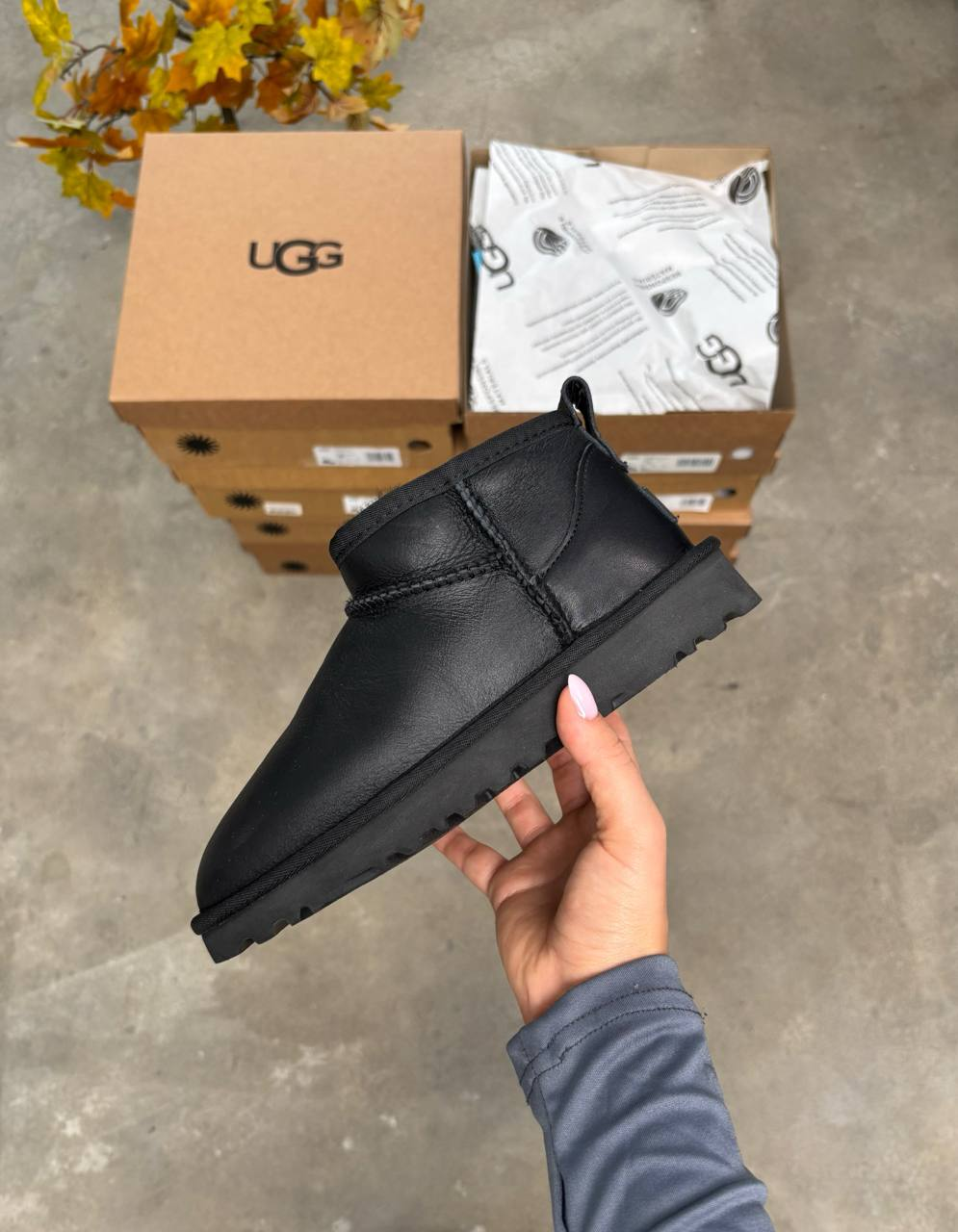 Ugg Ultra Mini leather Black