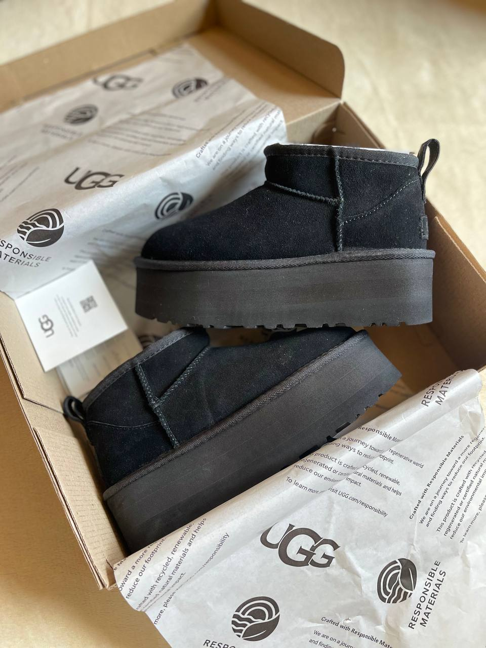UGG Ultra Mini Platform Black